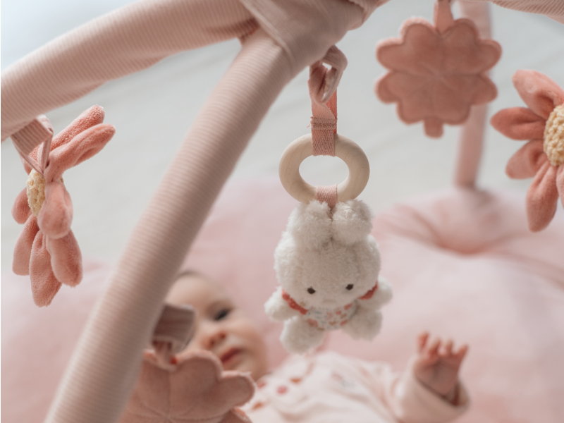 Hrací deka s hrazdou králíček Miffy Lucky Blossom