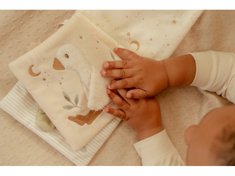 Textilní knížka s aktivitami Newborn Naturals