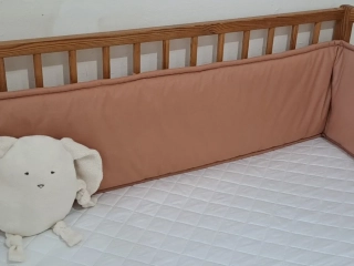 Mantinel do postýlky Kávový